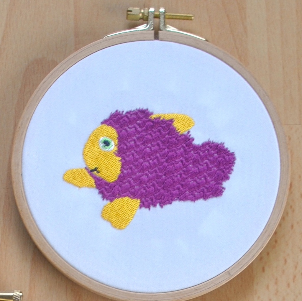 [G019] Cadre brodé poisson mauve