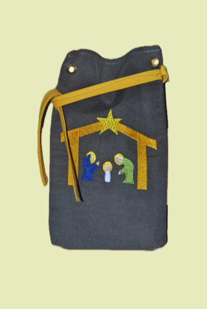 Petit sac gris brodé crèche