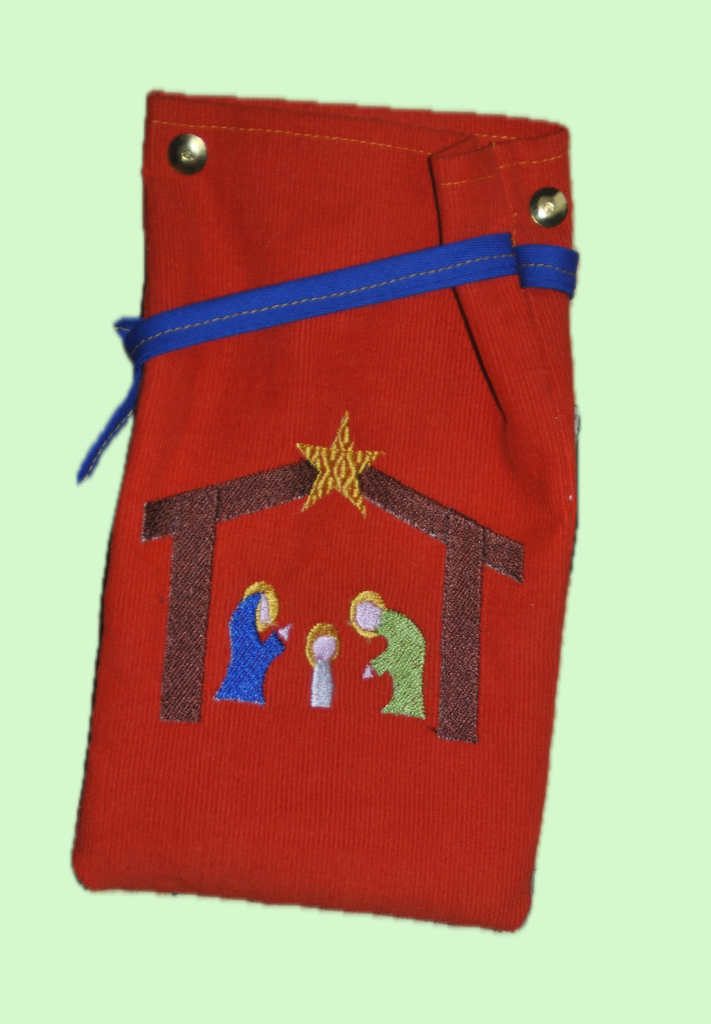 Petit sac rouge brodé crèche